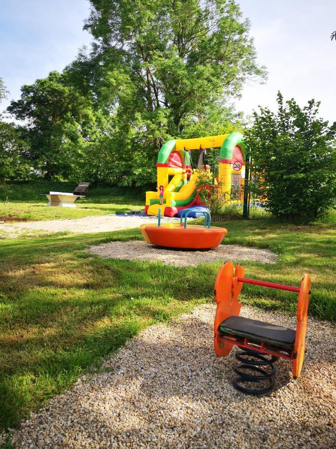 Camping Domaine De Mepillat Saint-Nizier-le-Bouchoux Екстериор снимка